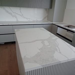 Insula Cuart Calacatta